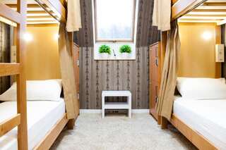 Хостелы SPA Hostel Zolote Runo, Boryspil Борисполь Спальное место на двухъярусной кровати в общем номере для мужчин и женщин-1